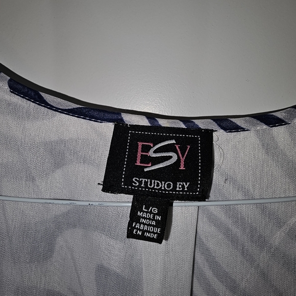 Large zebra-striped wrap dress - Picture 2 of 4